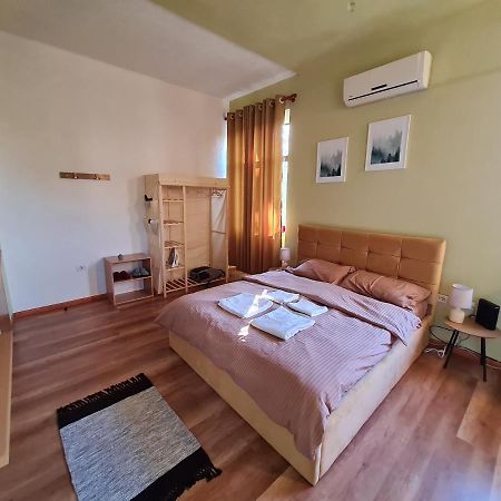 Ex-Block District Charming Studio Apartment With Treeish Sorrounding View! Тирана Екстер'єр фото
