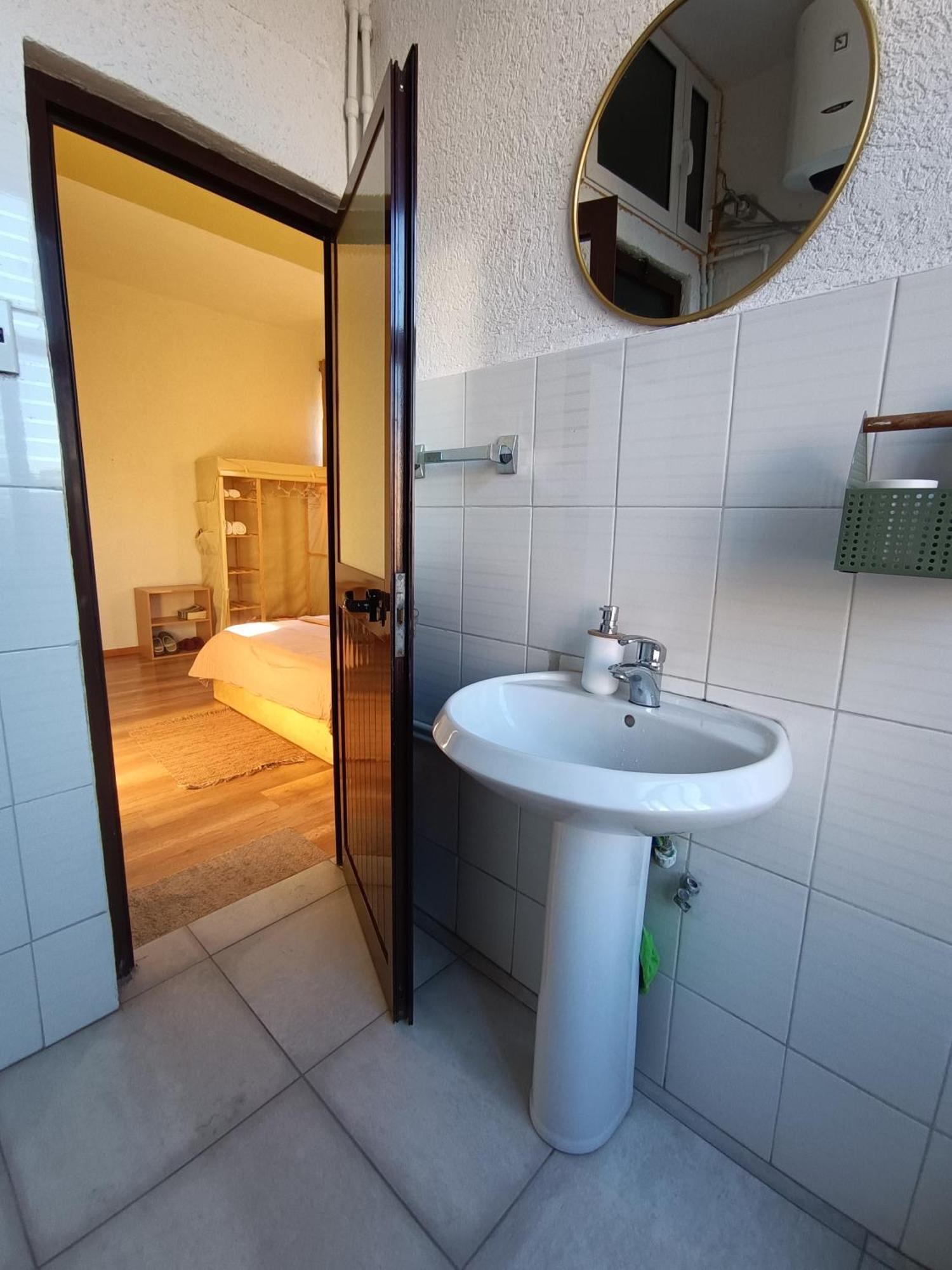 Ex-Block District Charming Studio Apartment With Treeish Sorrounding View! Тирана Екстер'єр фото